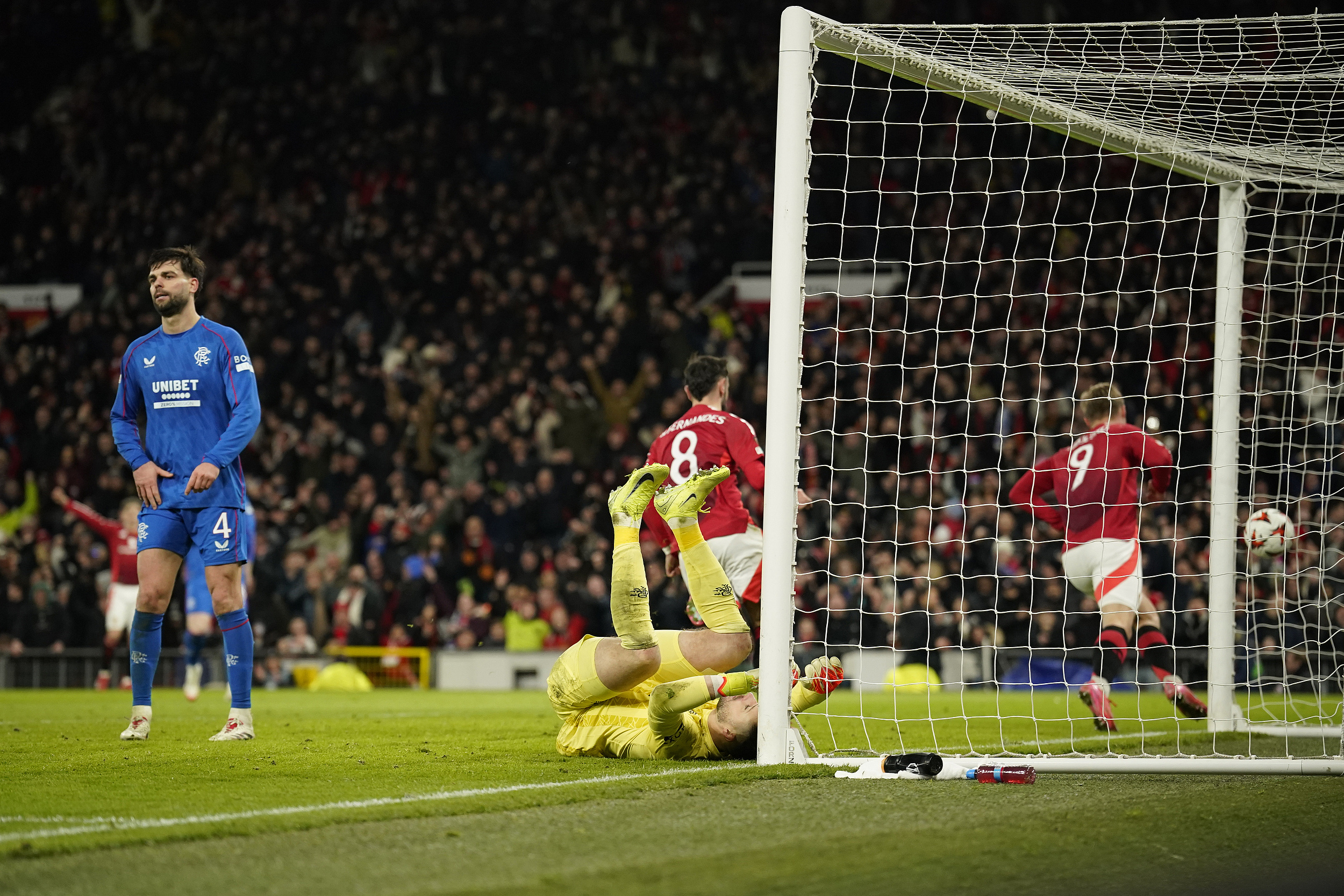 转折点!托特纳姆战术微调,欧超杯今晨攻防权衡,球迷炸锅,身体对抗强度拉满 转折点!托特纳姆战术微调,欧超杯今晨攻防权衡,球迷炸锅,身体对抗强度拉满