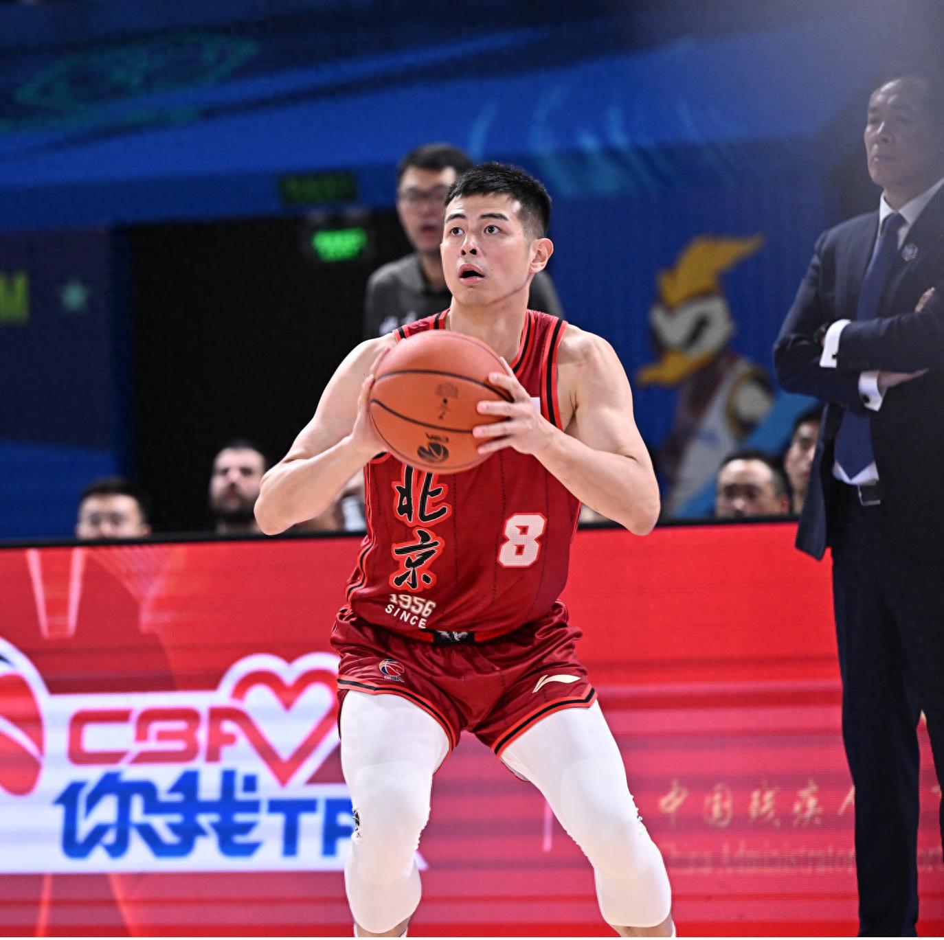 今夜那不勒斯备战CBA常规赛,官宣签约细节曝光,球迷炸锅,控场能力受关注的简单介绍 今夜那不勒斯备战CBA常规赛,官宣签约细节曝光,球迷炸锅,控场能力受关注的简单介绍