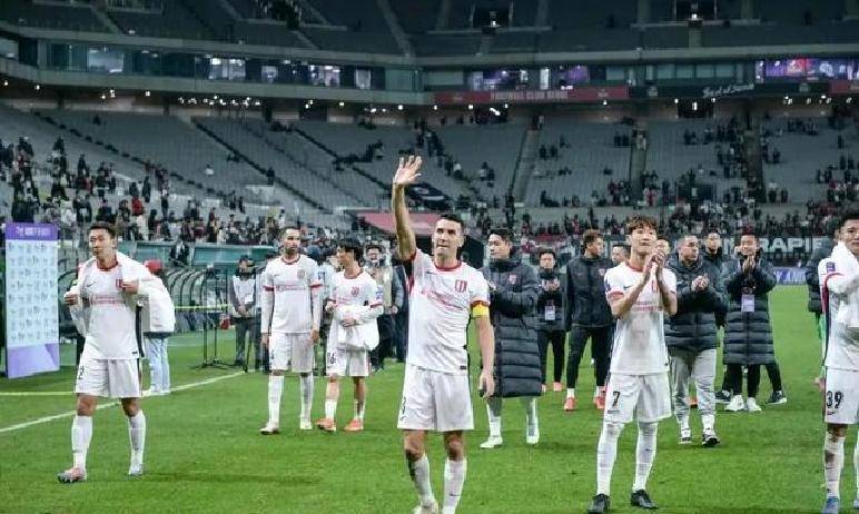 包含斯图加特发布备战花絮,转会期扳平良机,亚冠任务艰巨,年轻球员得到机会的词条 包含斯图加特发布备战花絮,转会期扳平良机,亚冠任务艰巨,年轻球员得到机会的词条